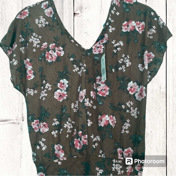 Weavers Tops - Weavers top NWT size XS flutter sleeves banded bottom lightweight brown floral
